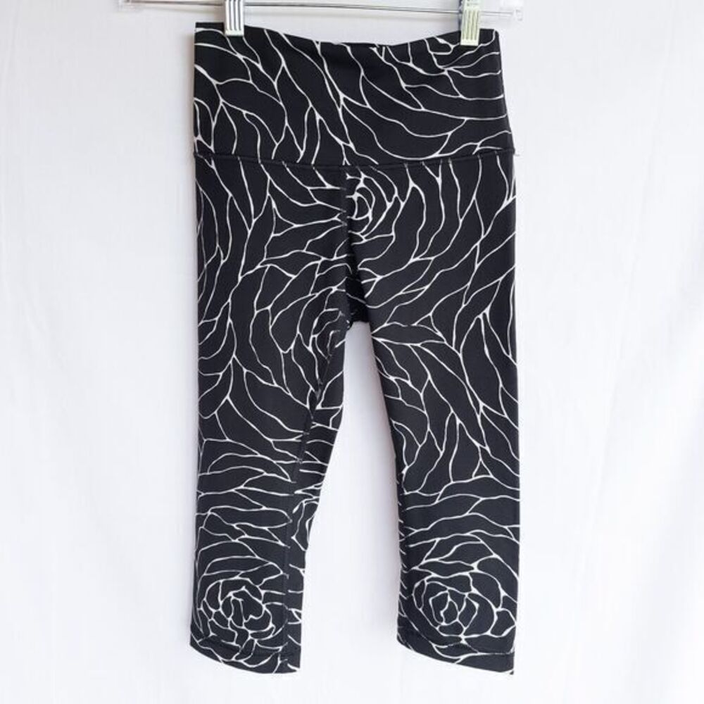 Lululemon Wunder Under Hi Rise 1/2 Tight Womens 4 Rose Alpine White Black W6AGFS